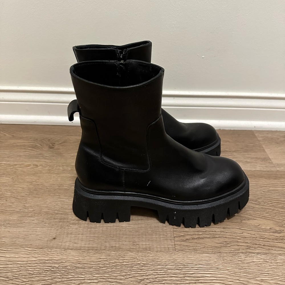 Zara Black Leather Ankle Boots with Chunky Rubber Sole - Picture 2 of 4